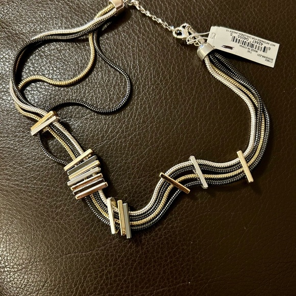 Nine West NWT stylish mixed metal and rhinestone necklace. - Picture 7 of 7